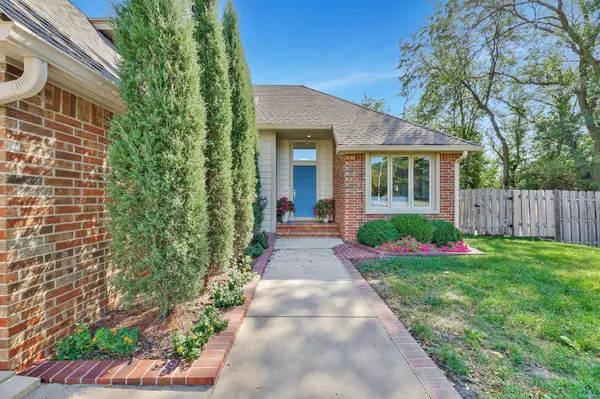9303 E Bent Tree Cir, Wichita, KS 67226
