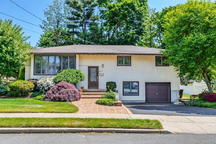 12 Jano PL, Plainview, NY 11803