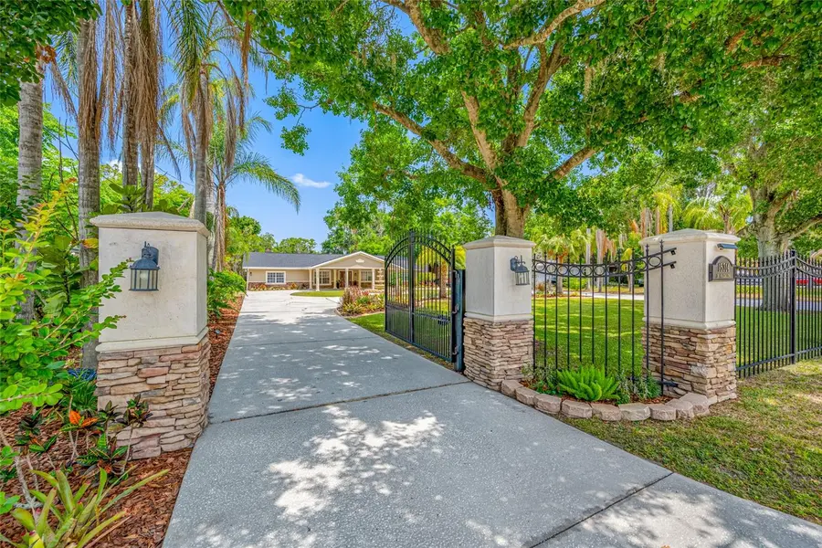 15314 LAKE MAGDALENE BLVD, Tampa, FL 33618