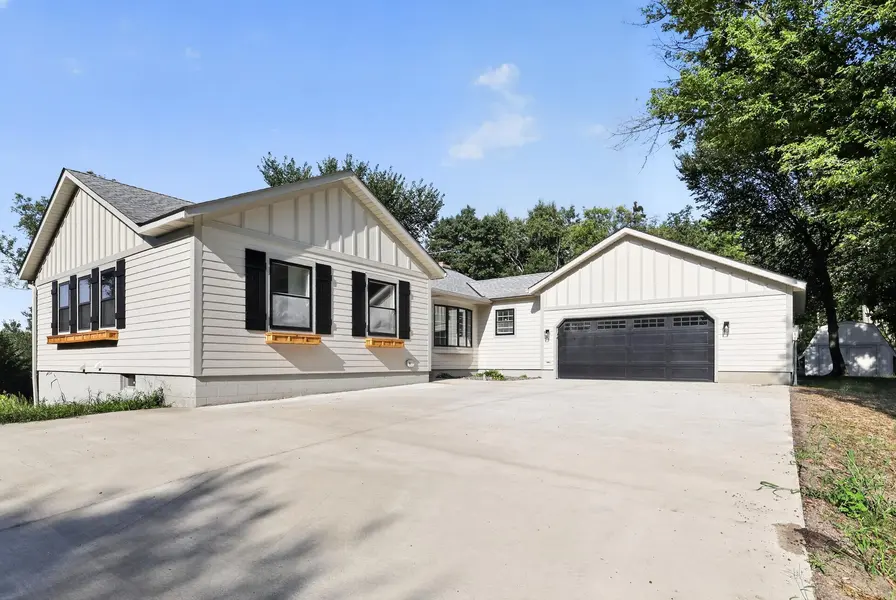 10489 Barnes WAY, Inver Grove Heights, MN 55077