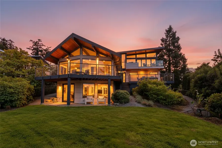 838 Sundown LN, Camano Island, WA 98282