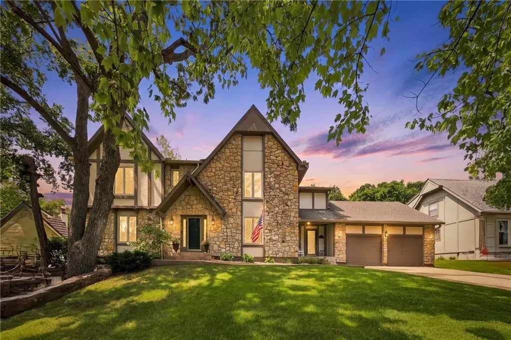 10414 Alhambra ST, Overland Park, KS 66207