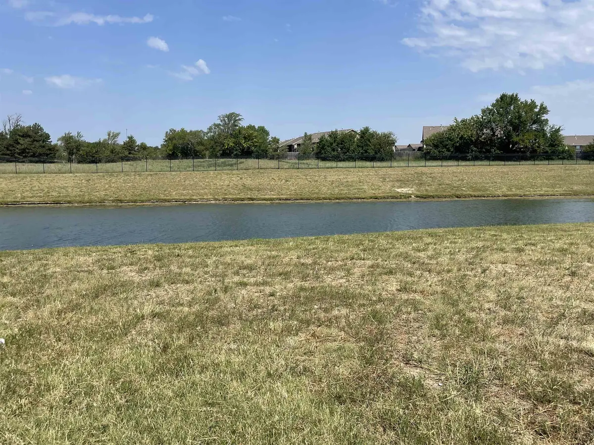 8482 E Deer Run, Bel Aire, KS 67226