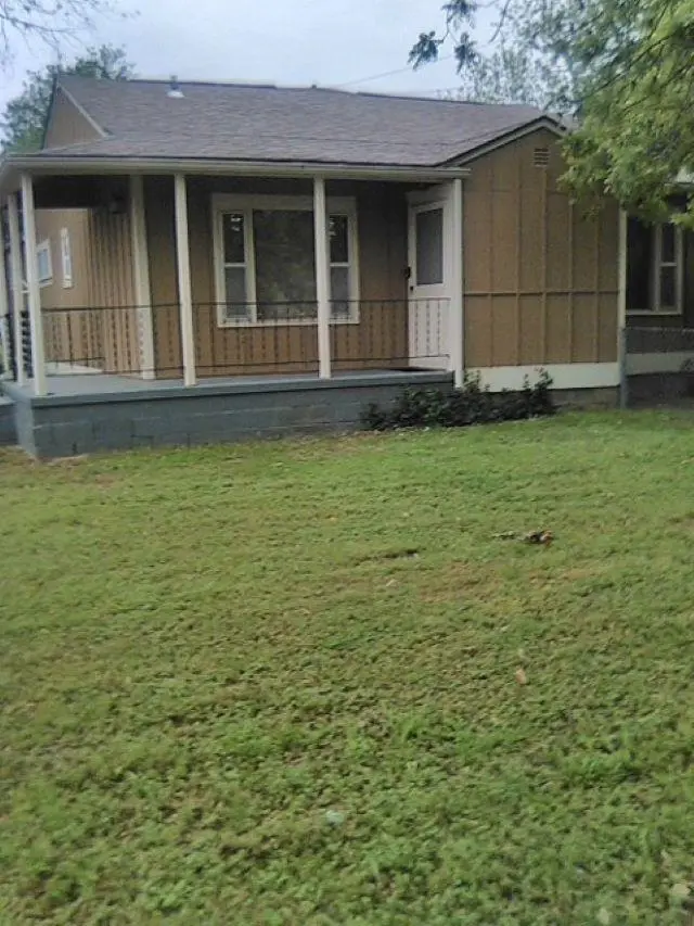 1533 N C Street, Arkansas City, KS 67005