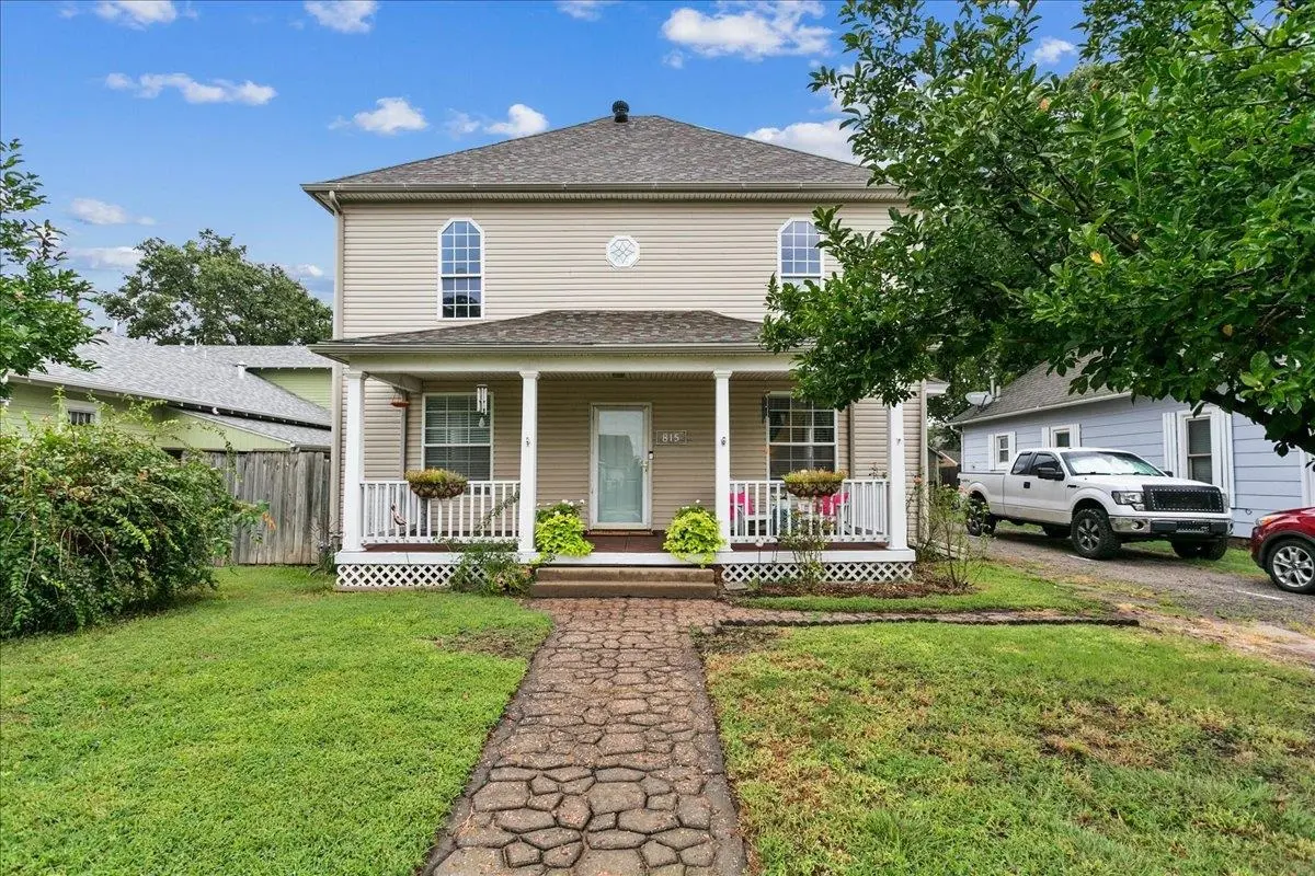 815 E Harvey Ave, Wellington, KS 67152