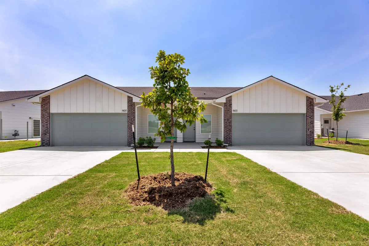 914 S Fox Ridge, Newton, KS 67114