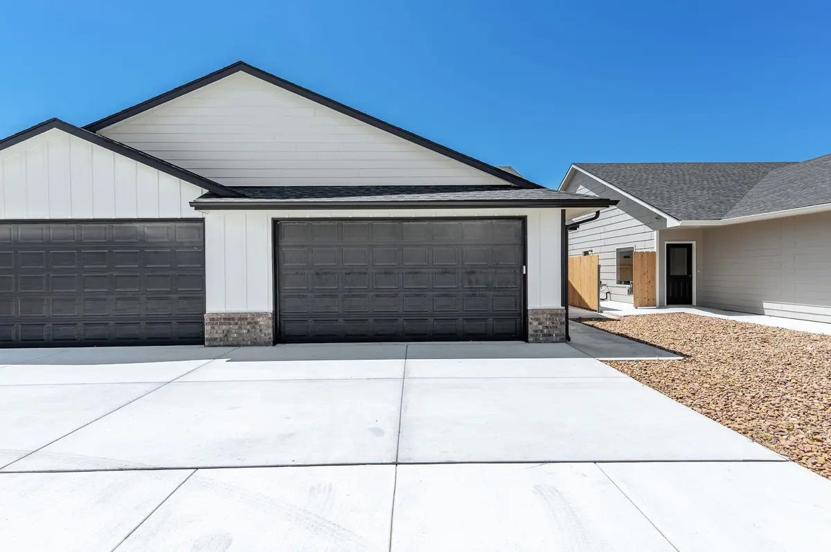 511 E Harper St, Valley Center, KS 67147-8955