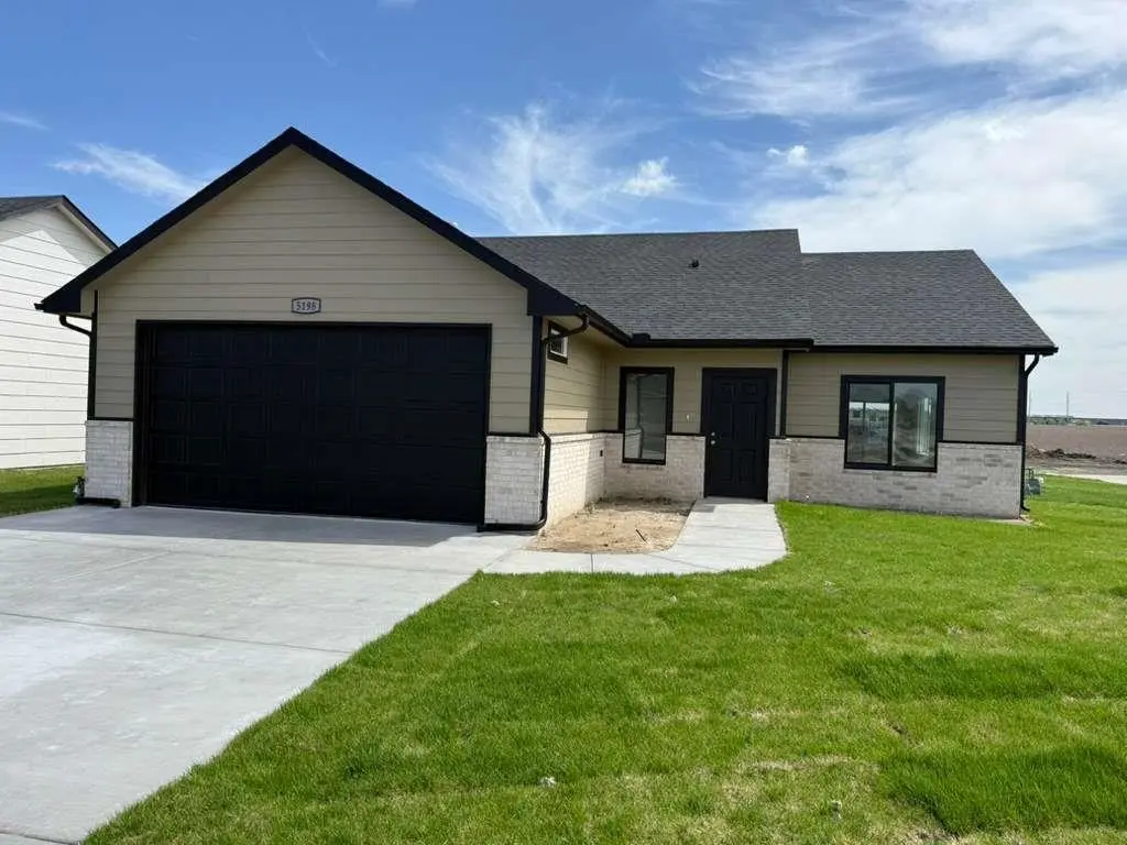 5198 N Toben Dr, Bel Aire, KS 67226