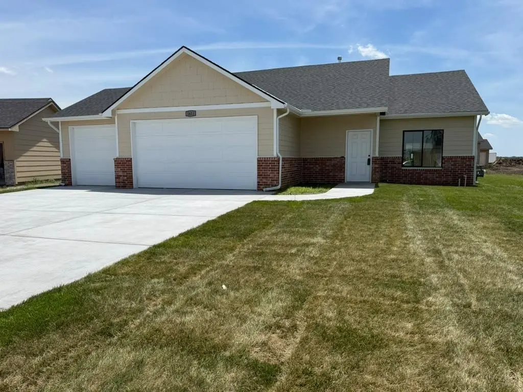 1611 Midway Ct., Valley Center, KS 67147