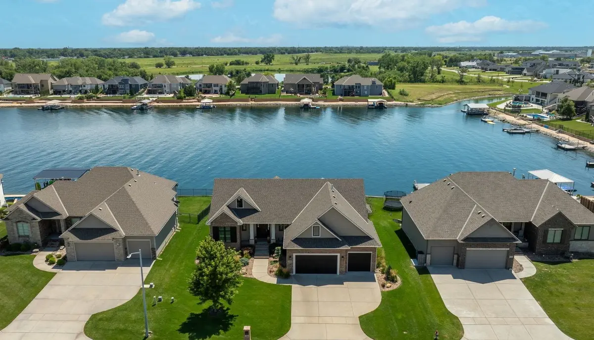 2522 N Paradise Ct, Wichita, KS 67205