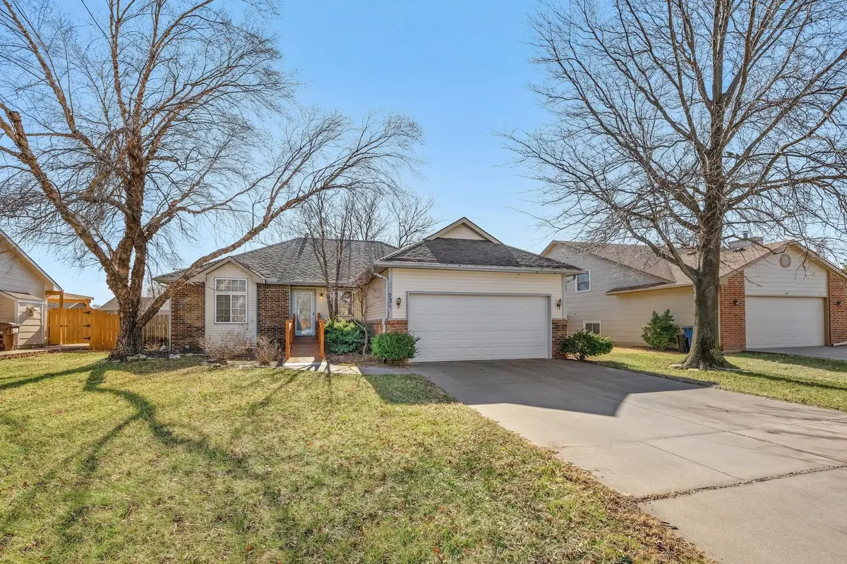 721 High Plains Cir, Maize, KS 67101-9310