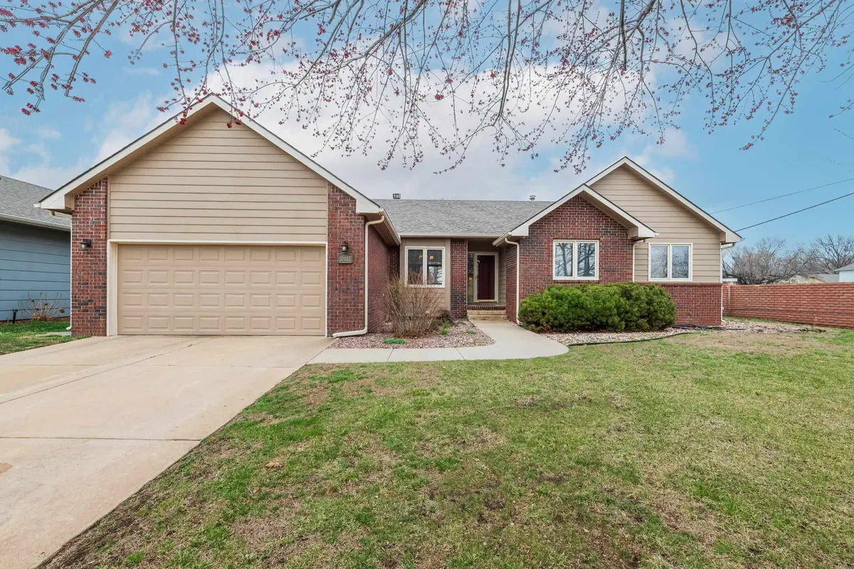 10402 W Westport St, Wichita, KS 67212