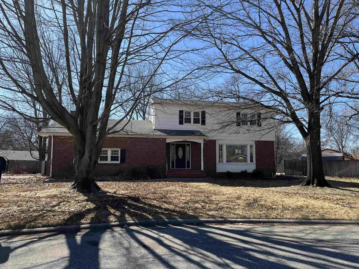 1825 Circle Dr, El Dorado, KS 67042