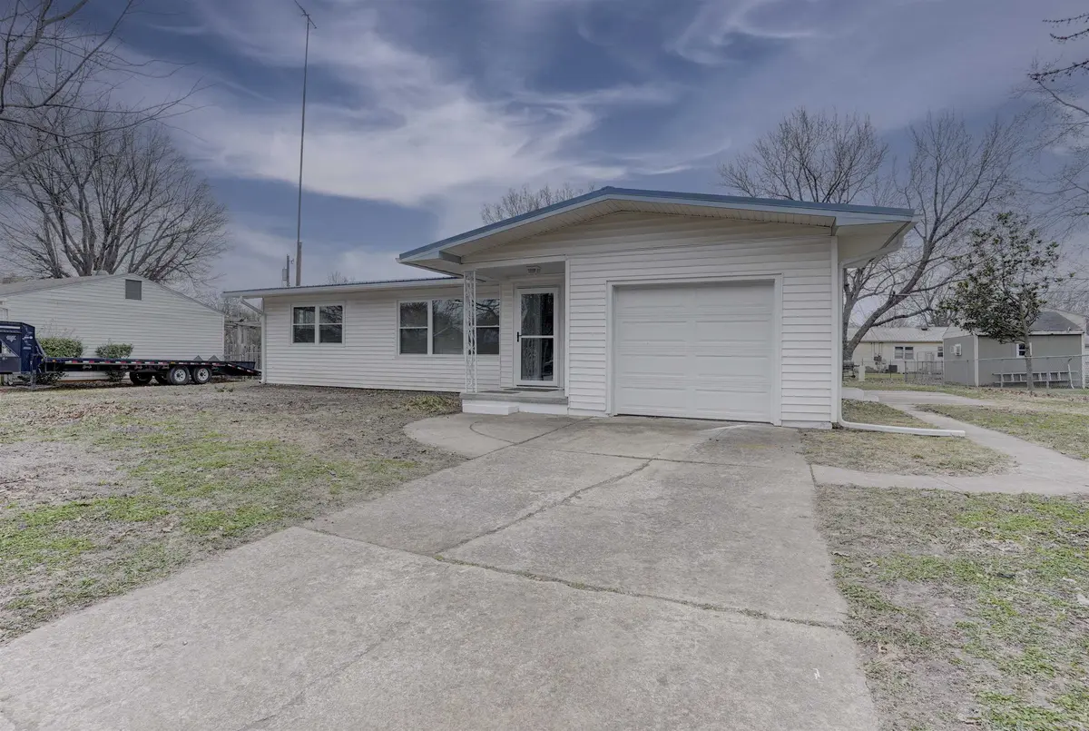 235 Meek Ave, Arkansas City, KS 67005