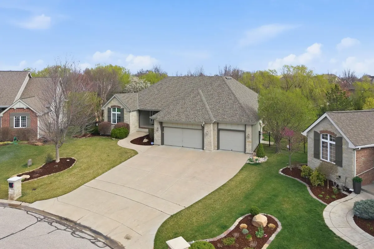 1817 N Cranbrook Cir, Wichita, KS 67206