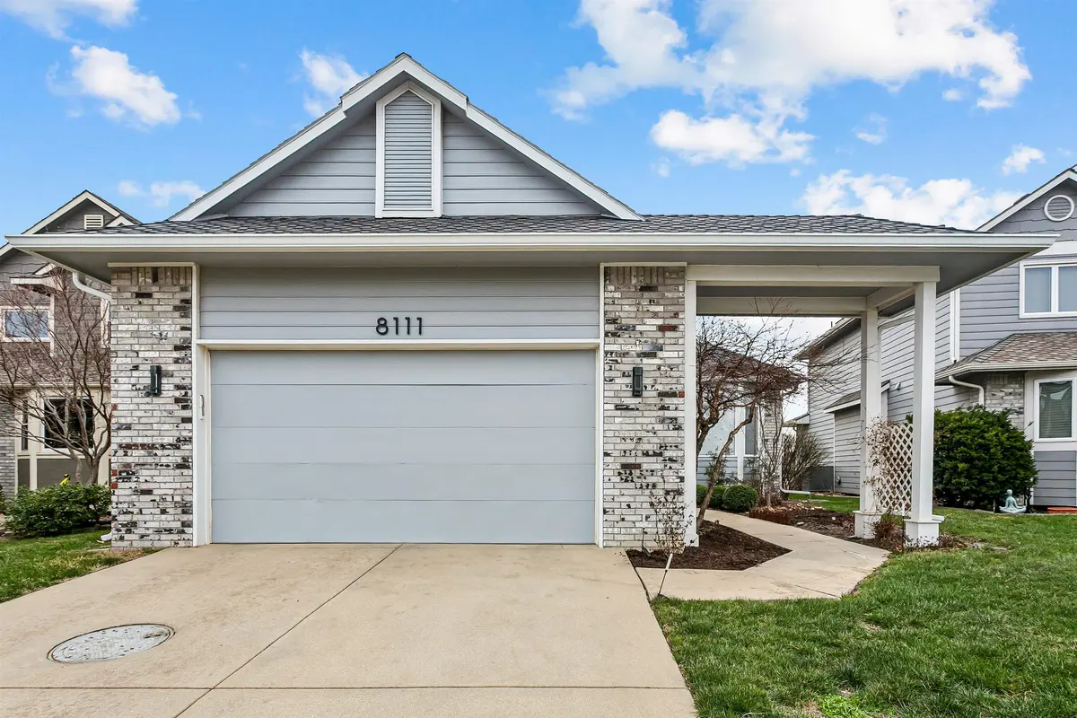 8111 E Windwood Circle, Wichita, KS 67226