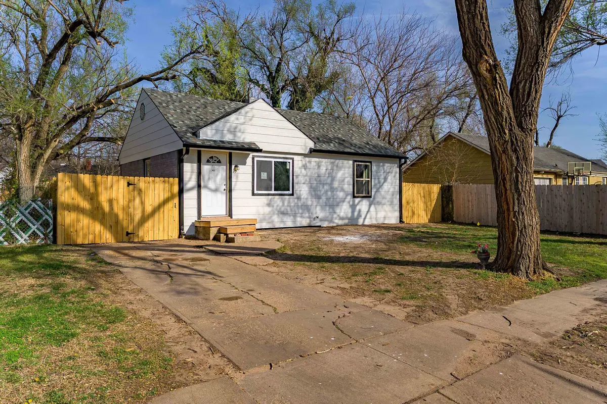 2026 N Piatt Ave, Wichita, KS 67214