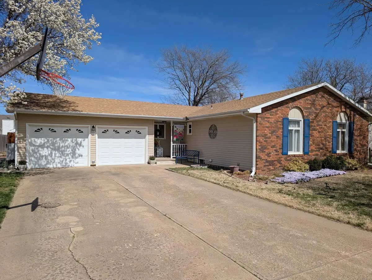 815 Mike Dr, Salina, KS 67401