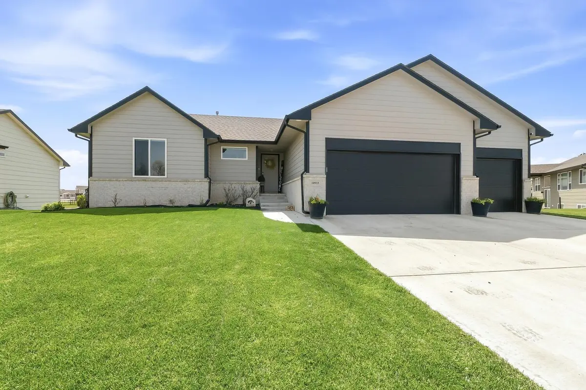 10933 W Cedar Ln, Maize, KS 67101