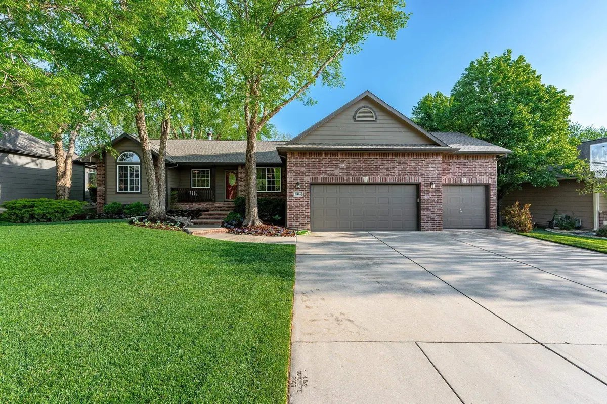 8416 W Shadow Lakes St, Wichita, KS 67205