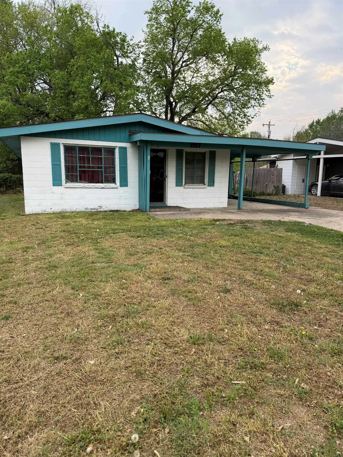 1507 Ann St, Winfield, KS 67156