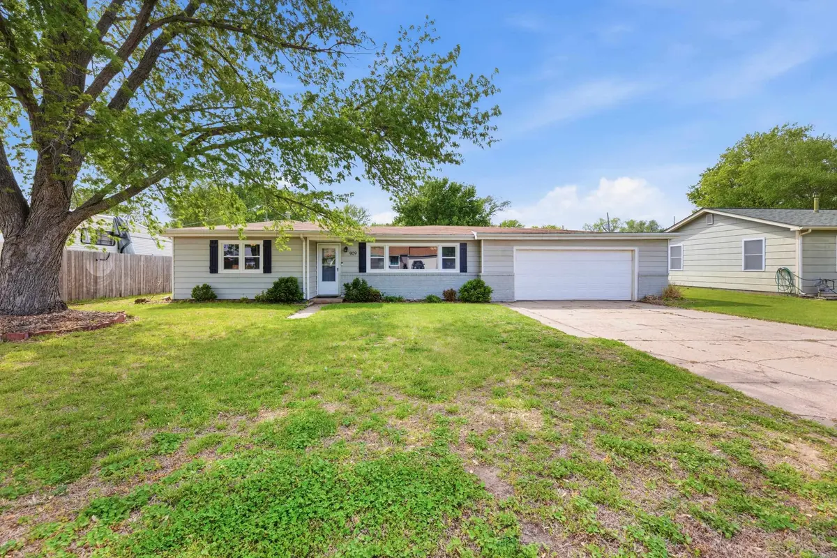909 N Bebe St, Wichita, KS 67212