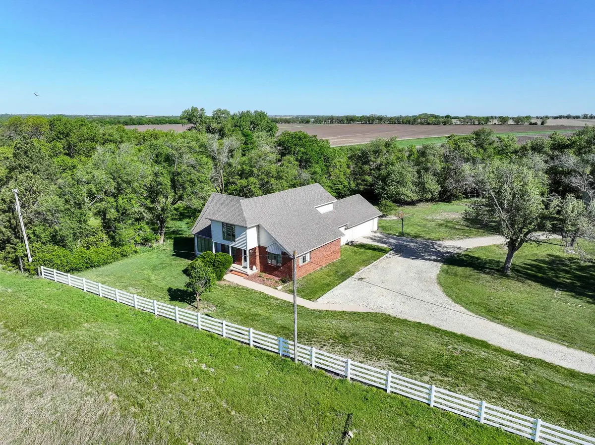 2482 300th St, Lincolnville, KS 66858