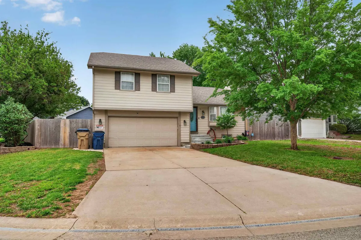 265 W Village Lake Dr, Derby, KS 67037