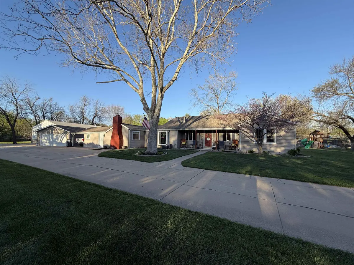 250 N Byron Rd, Wichita, KS 67212