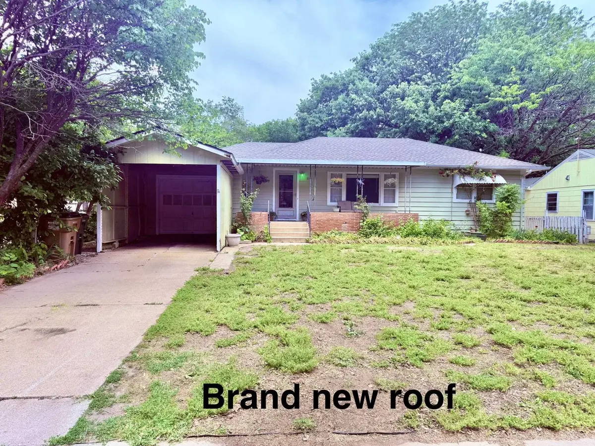 110 W 23rd St, North Newton, KS 67117-8047