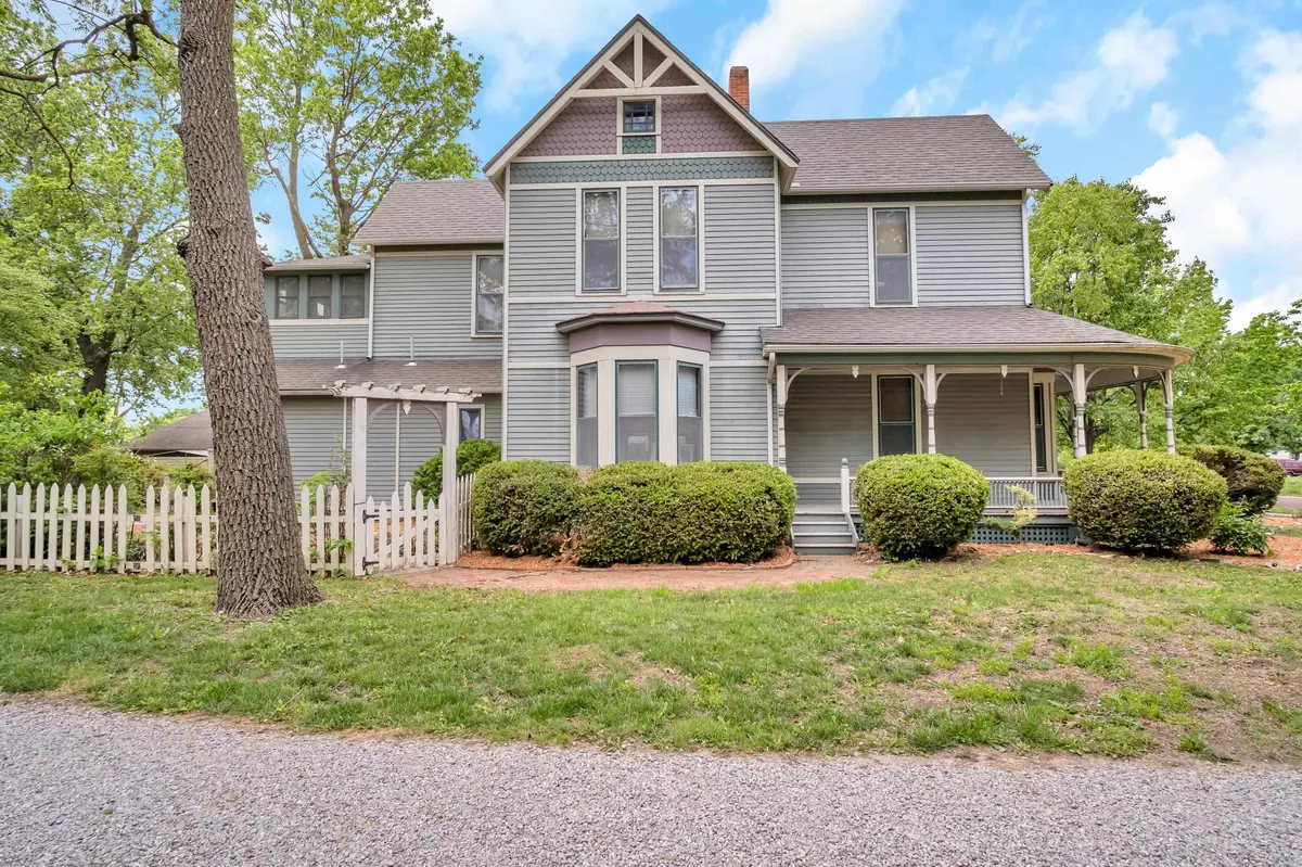 309 E 4th St, Newton, KS 67114