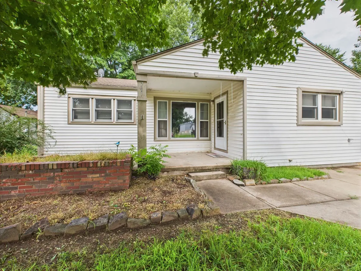 711 S Central Ave, Mulvane, KS 67110