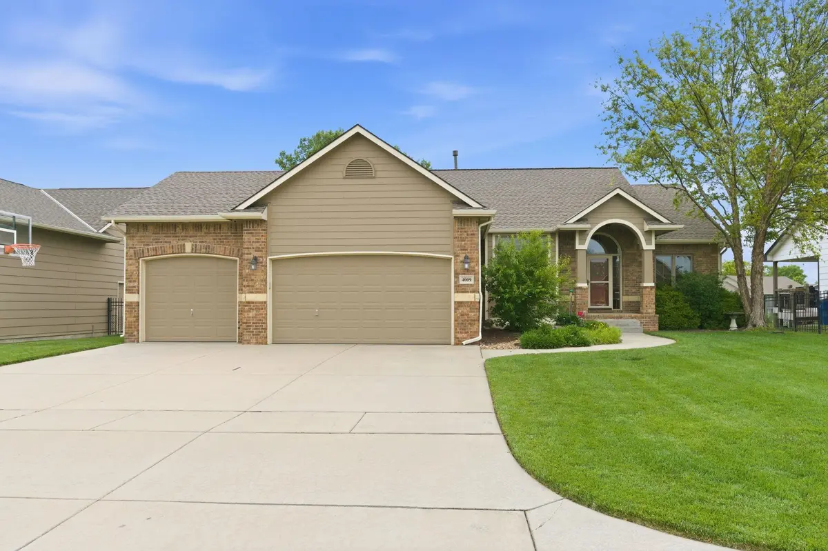 4009 N Lake Ridge Ct, Wichita, KS 67205