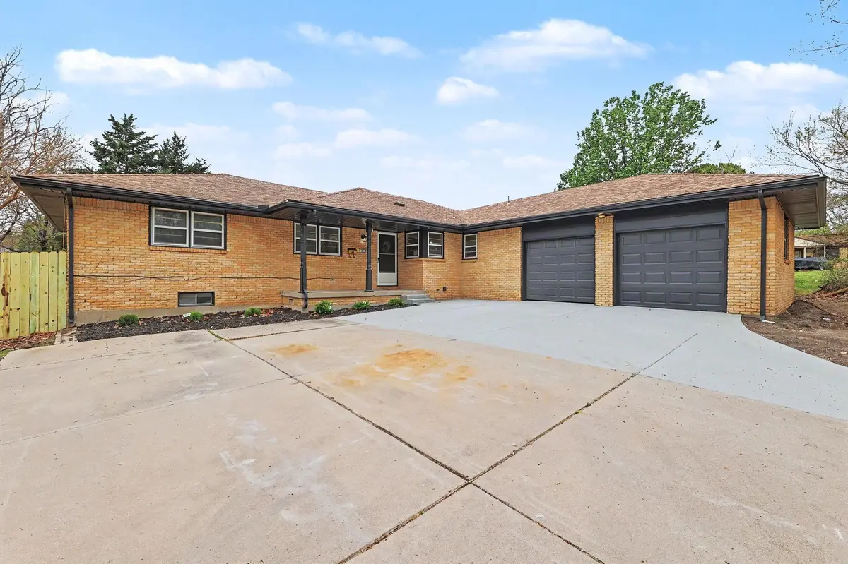 801 E Goeldner, Derby, KS 67037