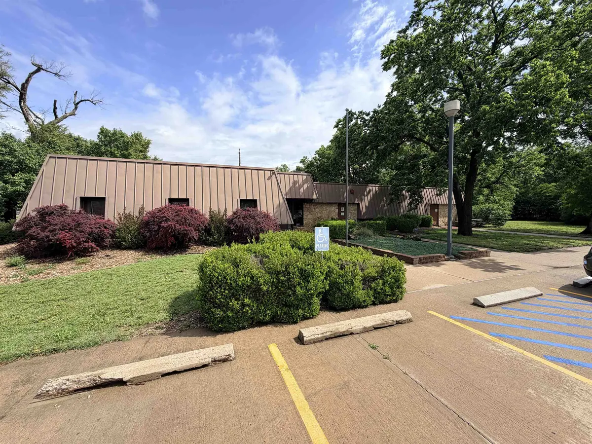 338 N Front St, Salina, KS 67401
