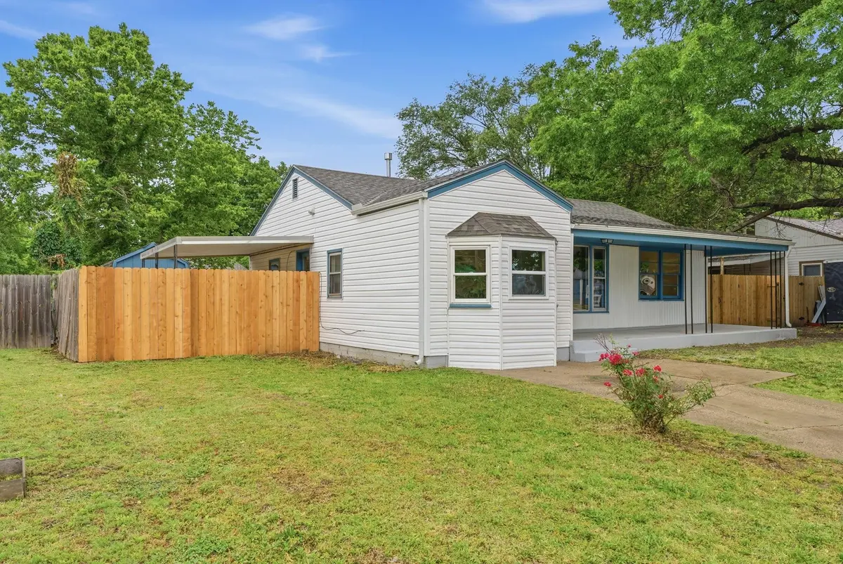 3018 E Southfork Ct, Wichita, KS 67216