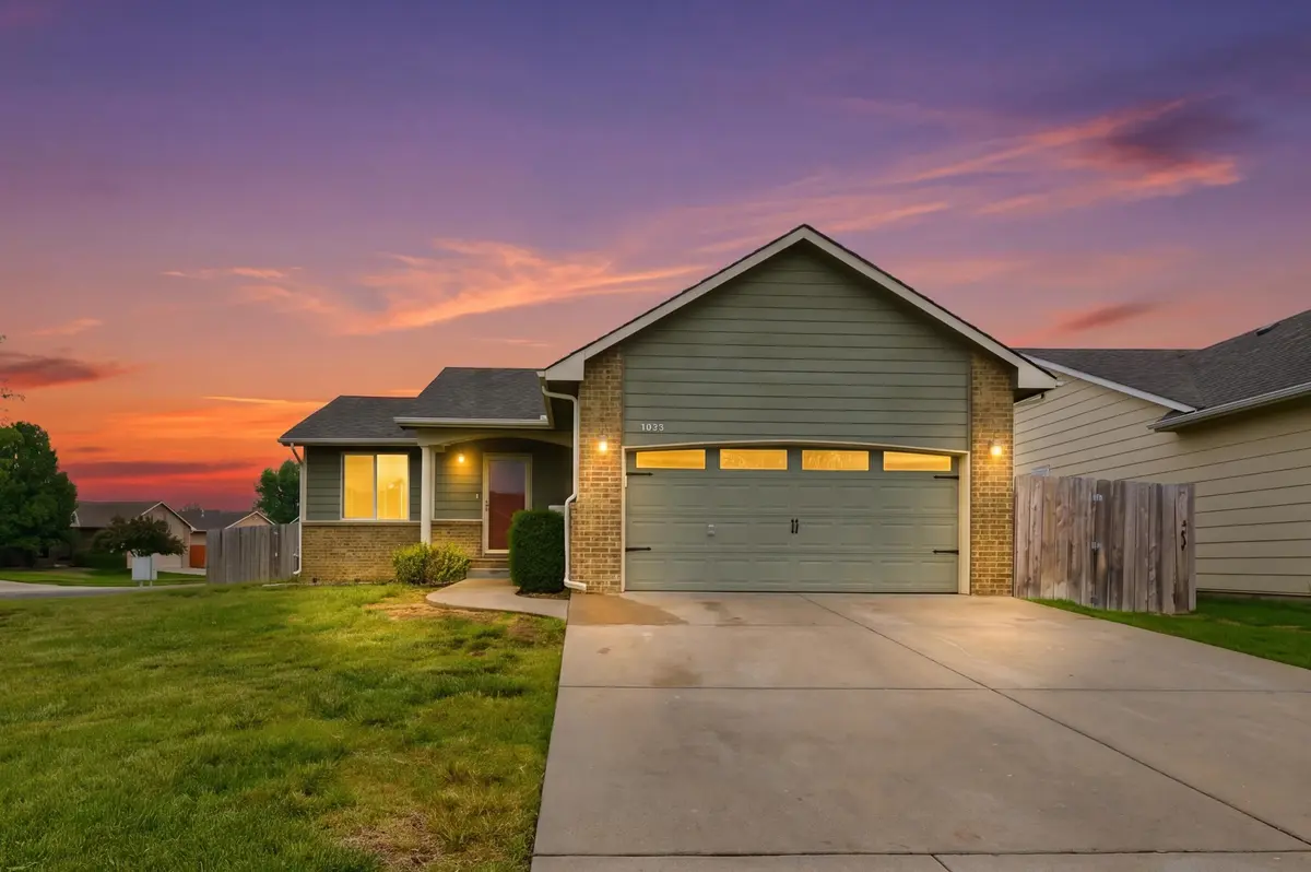 1679 S Lynnrae Ct, Wichita, KS 67207