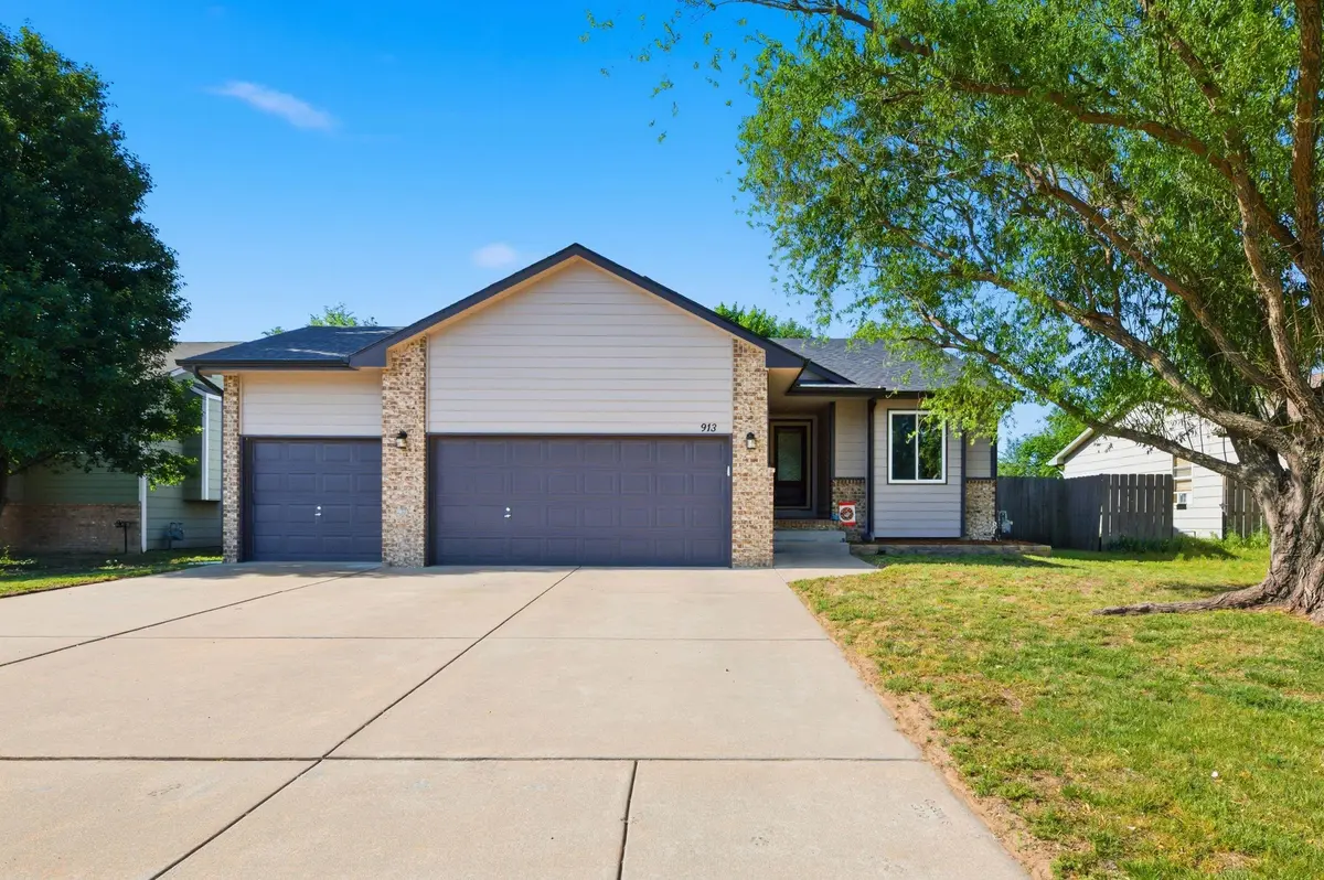 913 W 50th St S, Wichita, KS 67217
