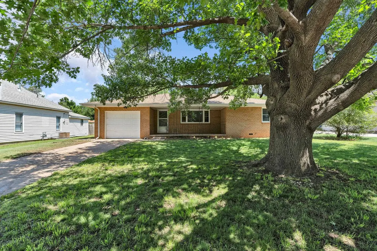 152 W Wallace Ave, Kingman, KS 67068