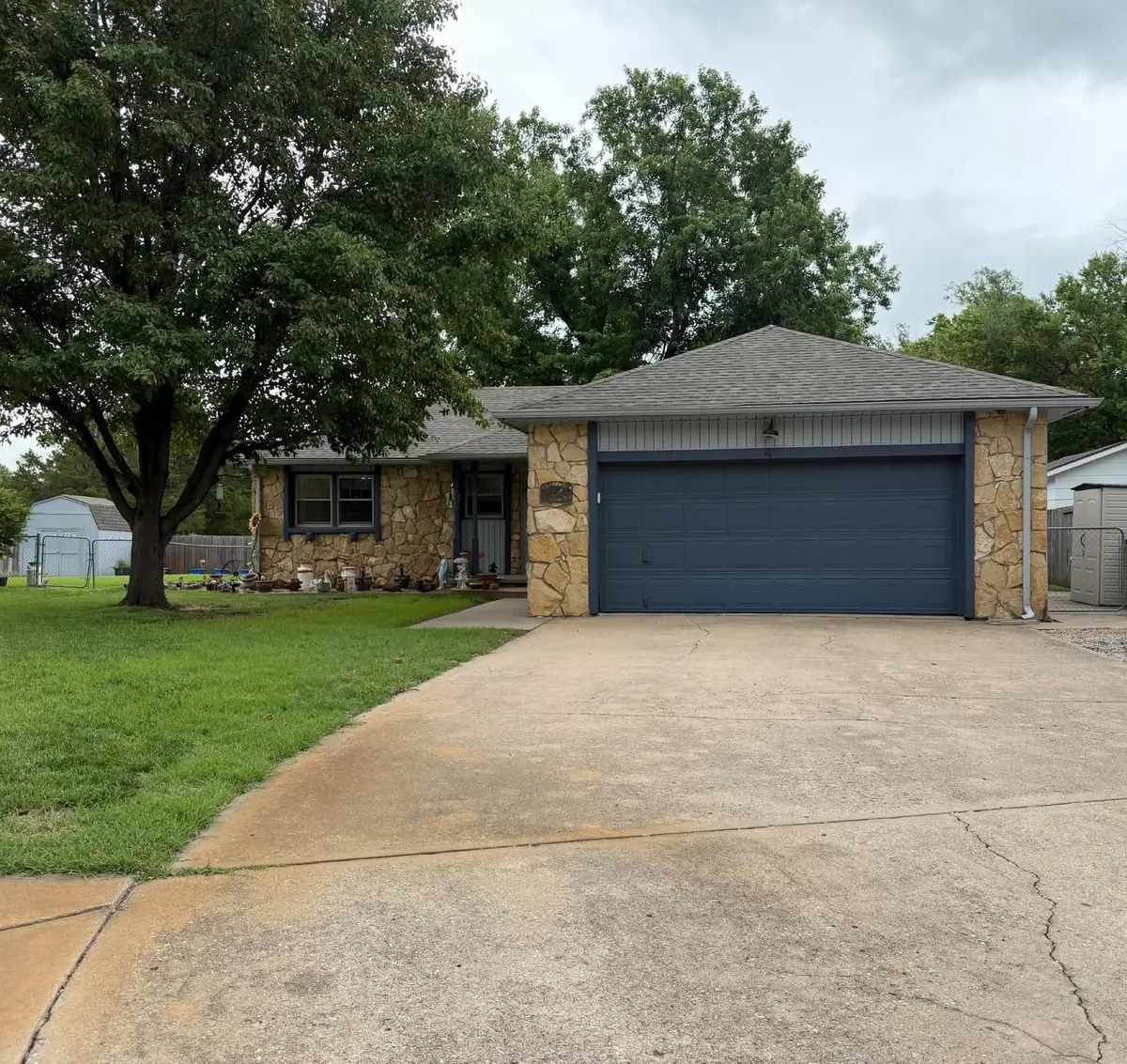 4 Park Ct, Valley Center, KS 67147