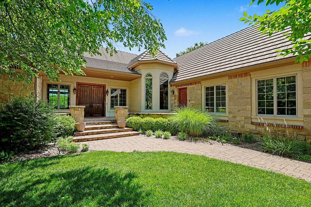 215 E Pine Meadow Ct, Andover, KS 67002