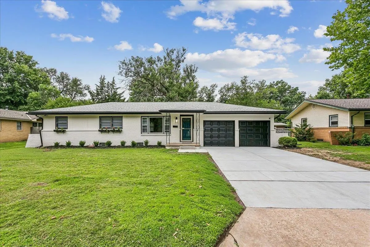 971 N Westlink Ave, Wichita, KS 67212
