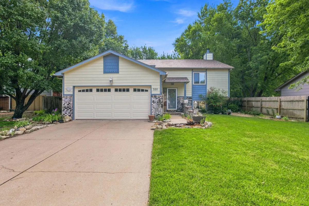 320 N Shawnee Dr., Kechi, KS 67067