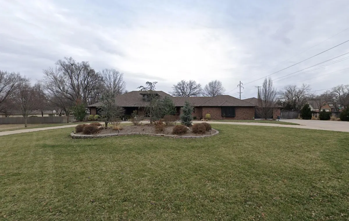 8001 E Killarney Ct., Wichita, KS 67206