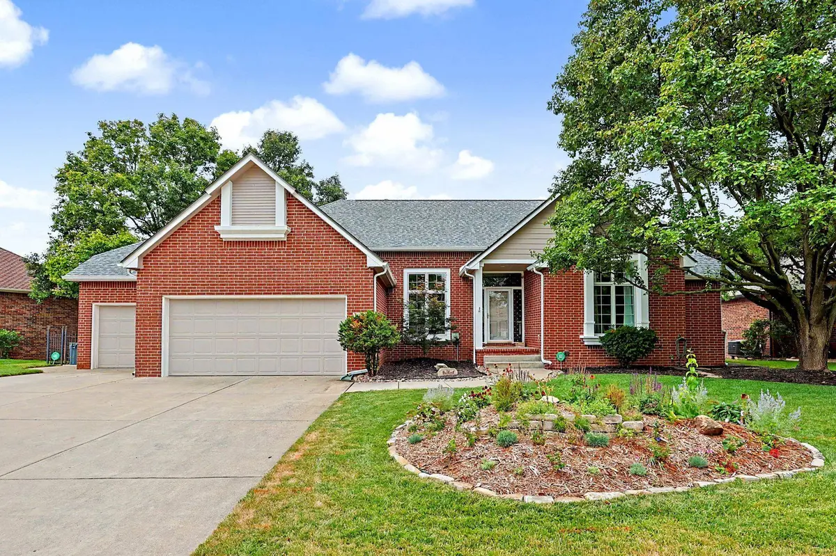 5021 N Harborside Ct, Wichita, KS 67204-2371