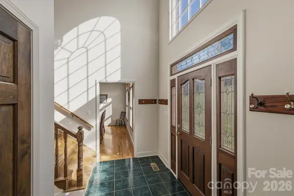 46 Mariners Point LN, Hickory, NC 28601