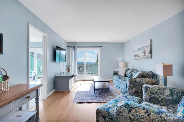 1013 Carolina Beach AVE N, Carolina Beach, NC 28428