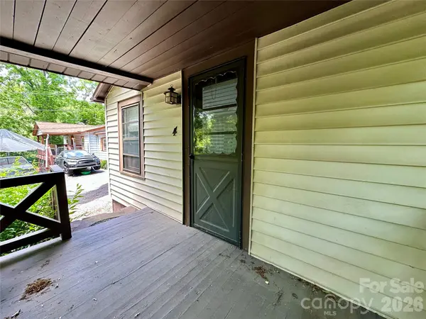 4 Arbutus RD, Asheville, NC 28805