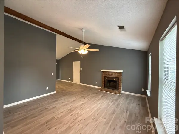 11111 Meadow Bank LN, Charlotte, NC 28262