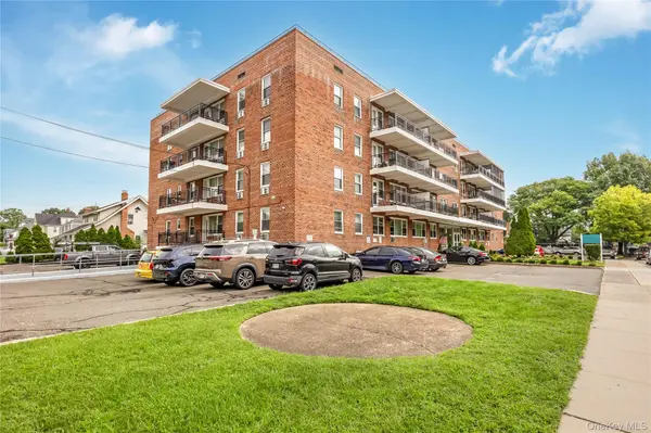 100 Randall AVE #3D, Freeport, NY 11520